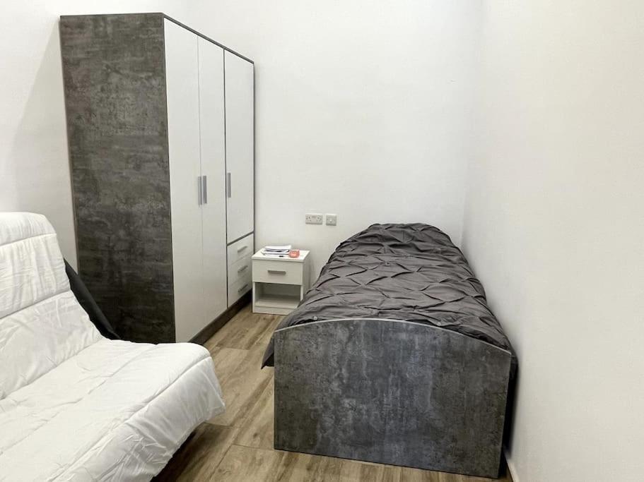 Brand New Appartement Of Two Bedrooms In Sliema Kültér fotó